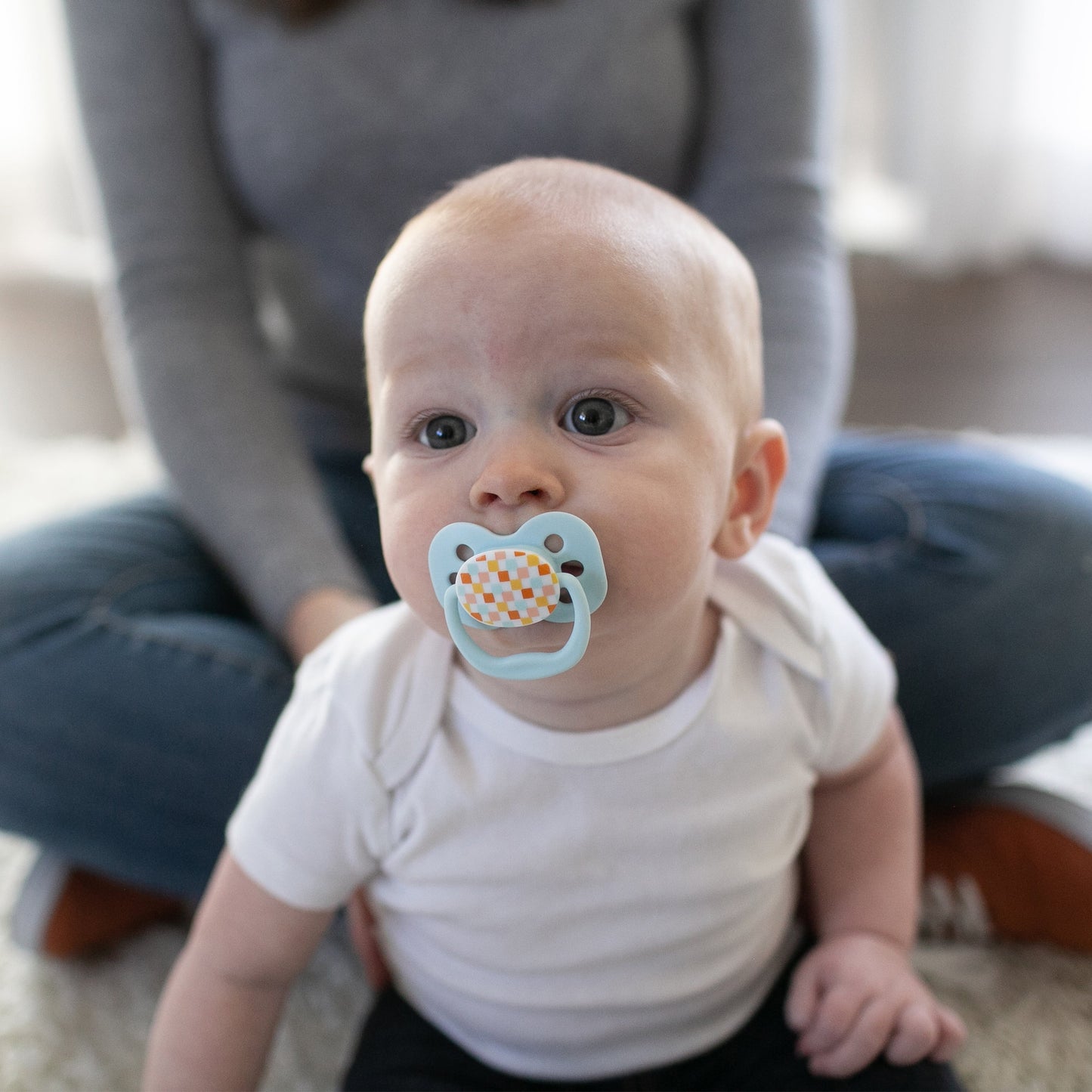Advantage Baby Pacifier, Fully Symmetrical, Silicone Bulb, 0-6M, BPA Free, Sunrise/Glow, 4 Pack
